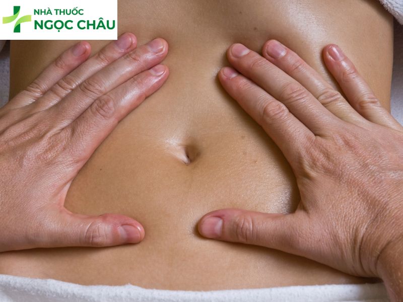 Xoa bóp bụng theo chiều kim đồng hồ