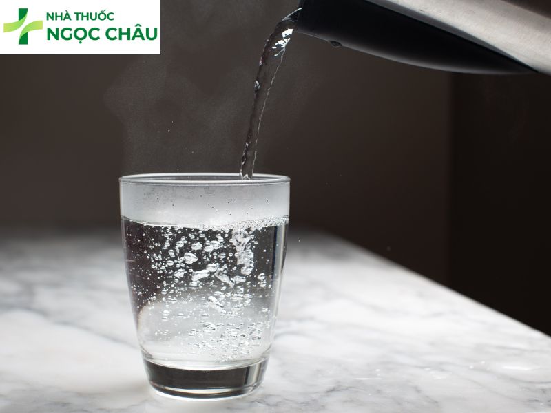 Uống nước ấm